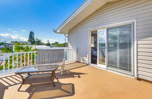 Spacious Canalfront Home with Pool about half Mi to Beach - Foto 26