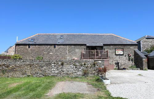 The Old Wagon House views over the fields and sea - Foto 20