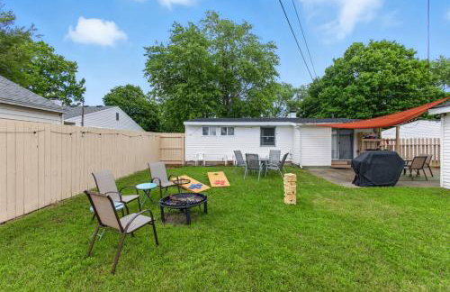 Huddle & Hangout - 3BR House Close to ND - Foto 28
