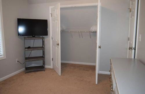 Home In Greenville 4 bedrooms, 4 beds, 2 baths - Foto 5