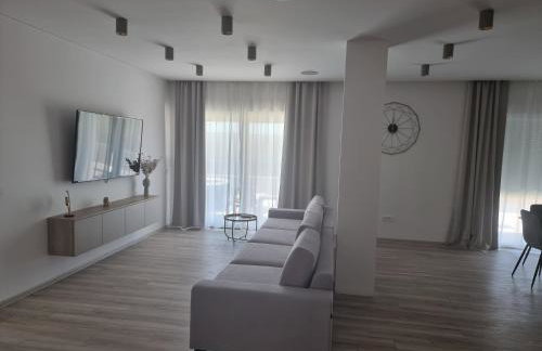 Villa Madison, Spacious Sea View Apartments Near Zadar with heated pool - Photo 39