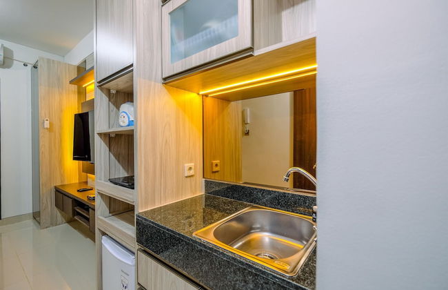 Warm And Minimalist Studio Room Transpark Cibubur Apartment - Foto 7