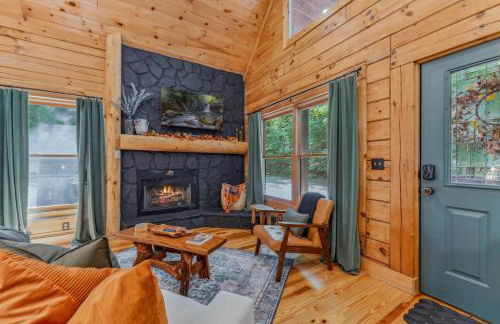 Little Pine Lodge a Smokies Hideaway - 1 mi to GSMNP - King Suite & Loft, Fireplace, Hot Tub & BEARS! - Foto 35