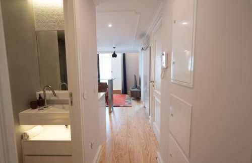 Augusta 229-5E-City Center Apt- Balcony & Elevator - Photo 8