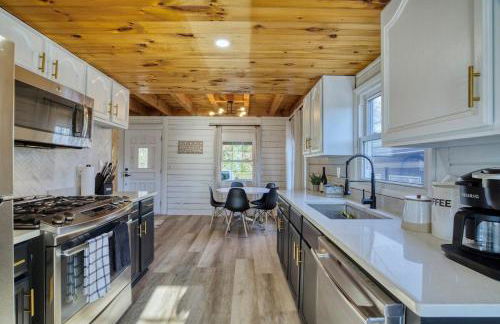 The Black Log Cabin - Hot Tub & Game Room - Foto 30