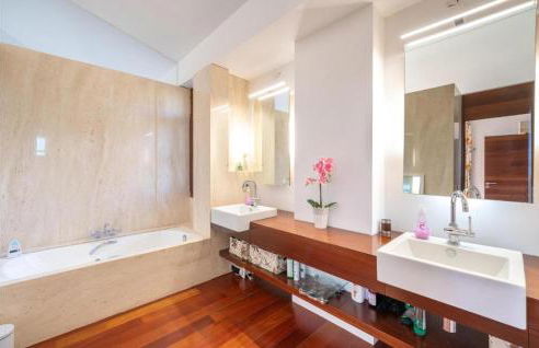 Villa de lujo con piscina, jacuzzi, jardín y terraza - Foto 30