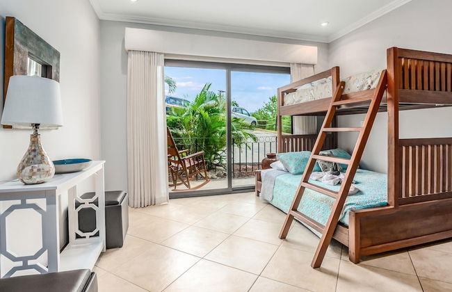 Elegant Oceanview Condo with Spacious Open-Concept Floor Plan and Inviting Beach Design - Foto 5