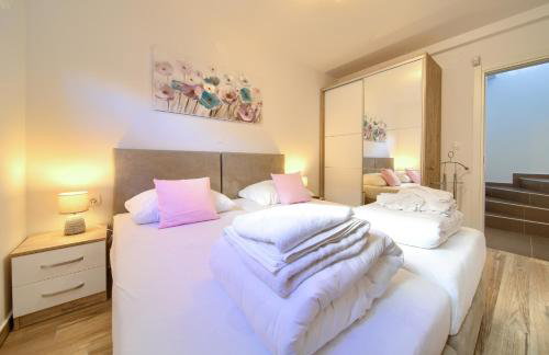 VILLA SOLIS LACUS modernes Apartment - privater beheizbarer Pool- Klimaanlage - private Parkplätze - Foto 6