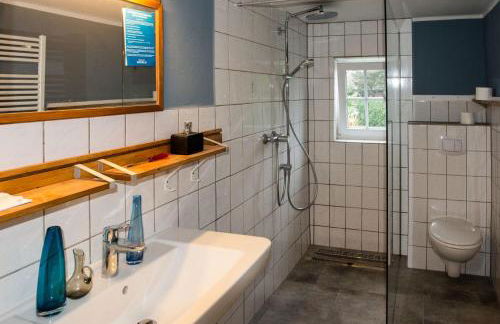 Schönes Ferienhaus mit Garten & Mid Century Möbeln in Strand nähe Avendorf - Foto 7