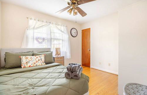 3BR Home - Free Parking-WiFi Kitchen Laundry-Kids Friendly-Near DC & Downtown & Metro-Patio & Deck - Foto 7