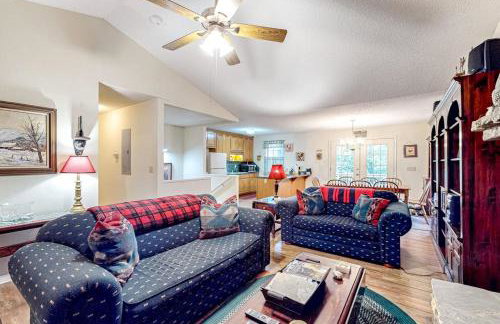 Holly Forest Hideaway - Photo 7