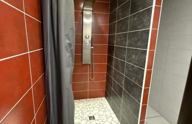 Gite LES SOURCES, 9 pers, 11 couchages - Arlempdes, classé un des plus beaux villages de France - Foto 35