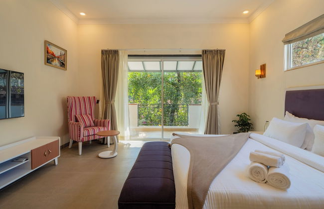 ELIVAAS Laguna Camellia | Luxe 4 BHK Villa Near Popular Beaches with Private Pool - Photo 29