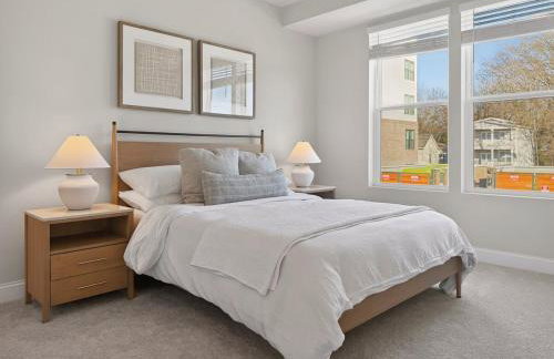 Luxe King Bed, Balcony, Garage in Downtown Raleigh - Foto 57