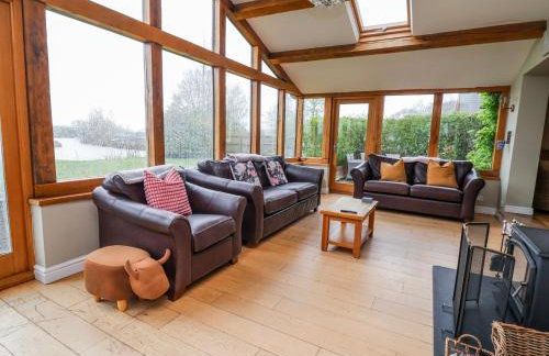 Manor Wood - Photo 10