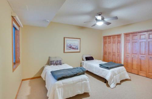 Hot Tub and Fireplace Cozy Home on Howard Lake! - Foto 19