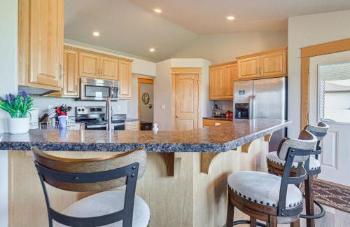 Hot Tub and Fenced Yard Spacious Fargo Home! - Foto 6