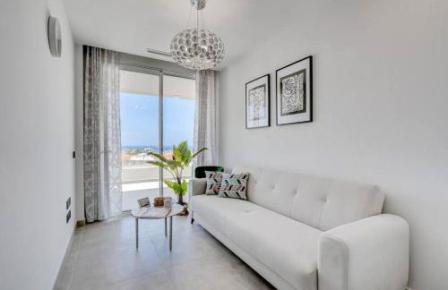 Luxury apartment. Heated Pool. AC. Ocean view! - Foto 16