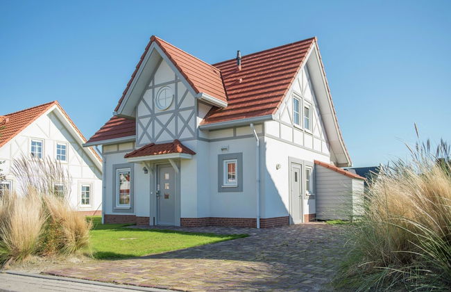 Detached Villa With Three Bathrooms Near the Sea - Photo 1