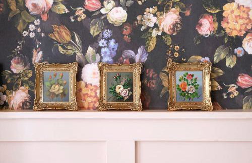 Ty Pandy Eclectic Luxury Family cottage Sleeps 8 adults and 2 children - Photo 25