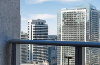 Vibrant Downtown Haven with Rooftop Pool & Parking - Foto 21