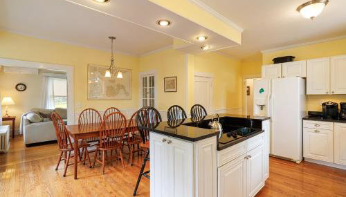 Family & Dog Friendly 4BR in Downtown NE Harbor - Millbrook - Photo 2