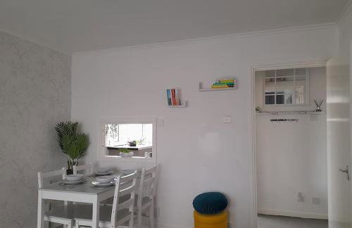 Cosy Apartment with Balcony and Breakfast - Foto 24