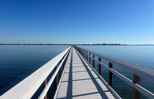 Remote Island Retreat with Private Ferry, Pool, Beach - Foto 49