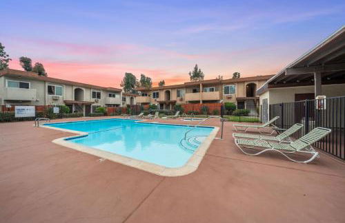 Entire Private Home with 2 Bedrooms 1 Bathroom, King Bed, Pool, Hot Tub, 2 Parking in Mira Mesa Available Now - Photo 32
