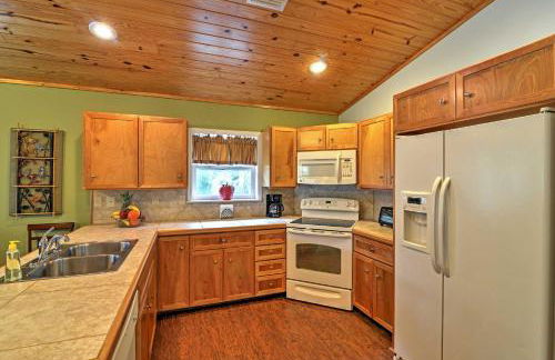 Crystal River Cottage on 1 Acre with Deck and Porch! - Foto 10