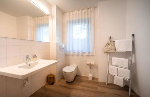 goldfinger + suites - Photo 58