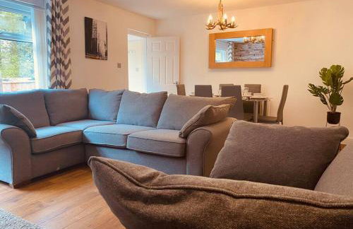 Comfy House with Parking for Multiple Vehicles - Foto 1