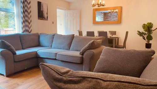 Comfy House with Parking for Multiple Vehicles - Foto 1