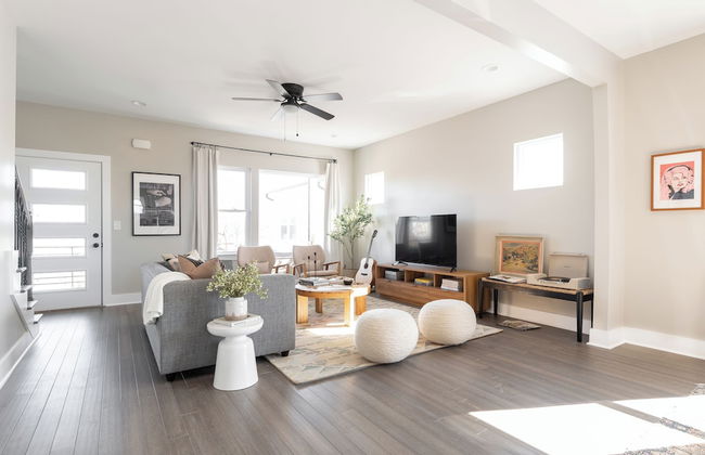 Cherokee by AvantStay – Contemporary Design in a Prime Location - Photo 41