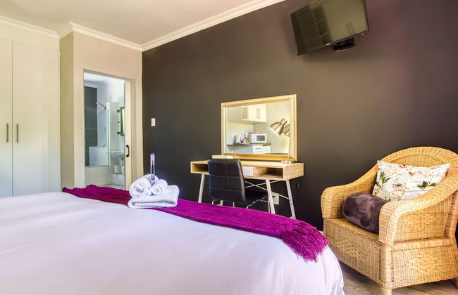 Lush Suburban Paradise - Deluxe Unit - Foto 6