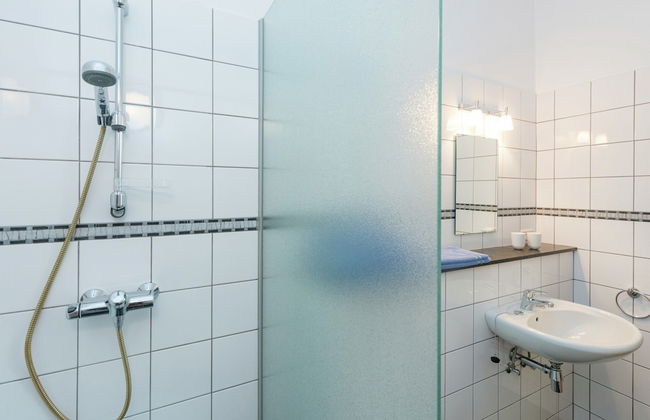 Le Hameau du Chateau - Elegance and Serenity - Photo 19