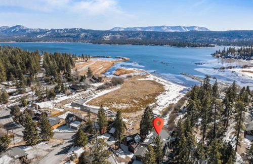 North Shore Lakefront - Spacious Lakefront with Hot Tub, & Game Room - Foto 98