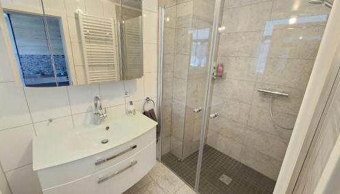 Ferienwohnung am Waldrand - Photo 4, towels, Shower
