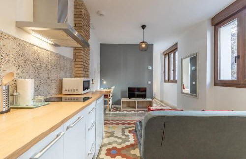 Apt with Antique Floor & lots of Sun Light - Photo 11