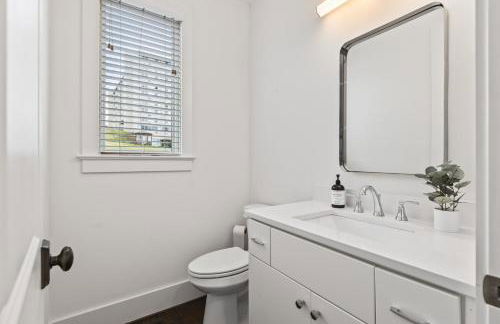 Walk to 12 South and Belmont with Garage FirePit and Patio - Foto 13