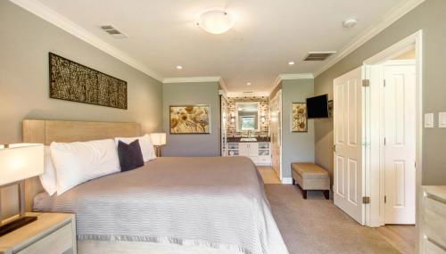 Silverado Condo - Photo 3