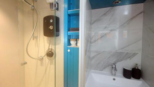 The Cabin - Photo 3, Shower