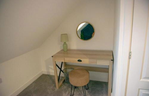 4-Bed, Sleeps 6, contractors welcome! - Foto 40