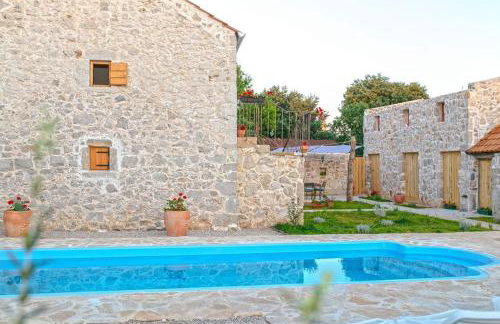 Heritage House Vrime - stone house with heated pool - Photo 1