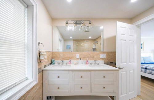 40 - 4BR Lakeview - Lakeside retreat near GJK View - Foto 26