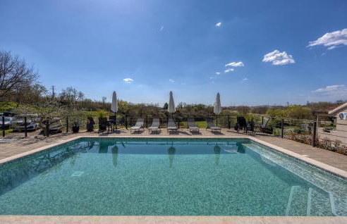 Cozy Apartment In Pilkovici With Wifi - Photo 14