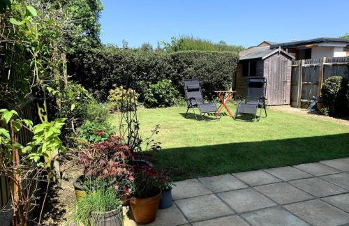 New Forest home - 4-beds and garden - 10 mins from Beach - Photo 1