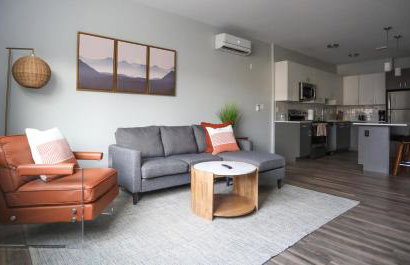 Luxury Apartment with Gym, Steps From Commuter Rail #3013 - Foto 1