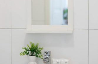 Jasny Apartament z Tarasem i Parkingiem by Noclegi Renters - Foto 27