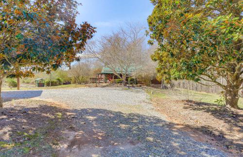 Large Deck: Luxe 6-Acre Retreat in Dahlonega! - Photo 36